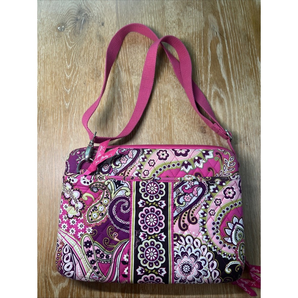 Vera Bradley Hard Shell‎ Zip Close eReader iPad Carrying Case With Strap Berry